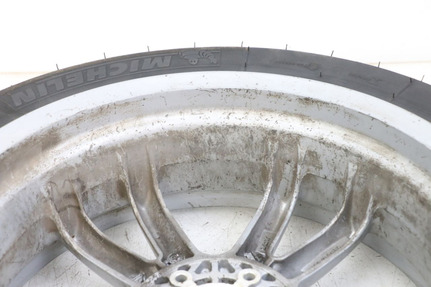 photo de REAR WHEEL RIM PIAGGIO MP3 LT 400 (2007 - 2012) - Fixing points details