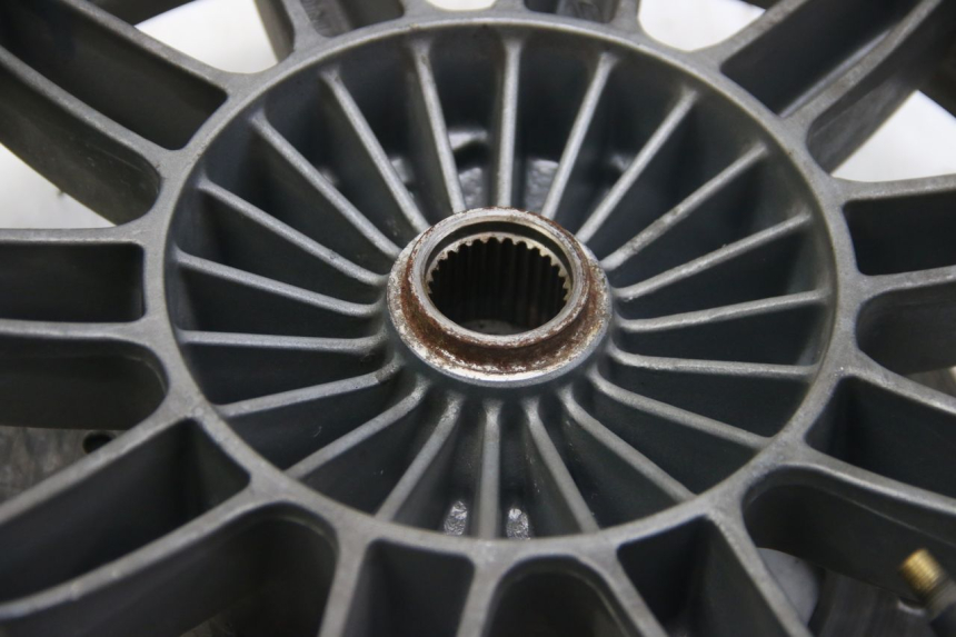 photo de REAR WHEEL RIM PIAGGIO MP3 125 (2006 - 2014) - Alternative angle