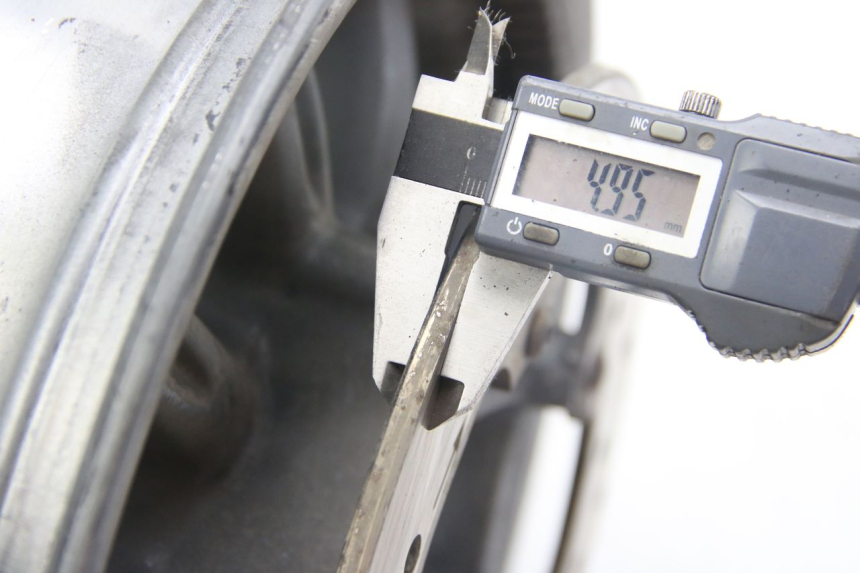 photo de REAR WHEEL RIM PIAGGIO MP3 125 (2006 - 2014) - Alternative perspective