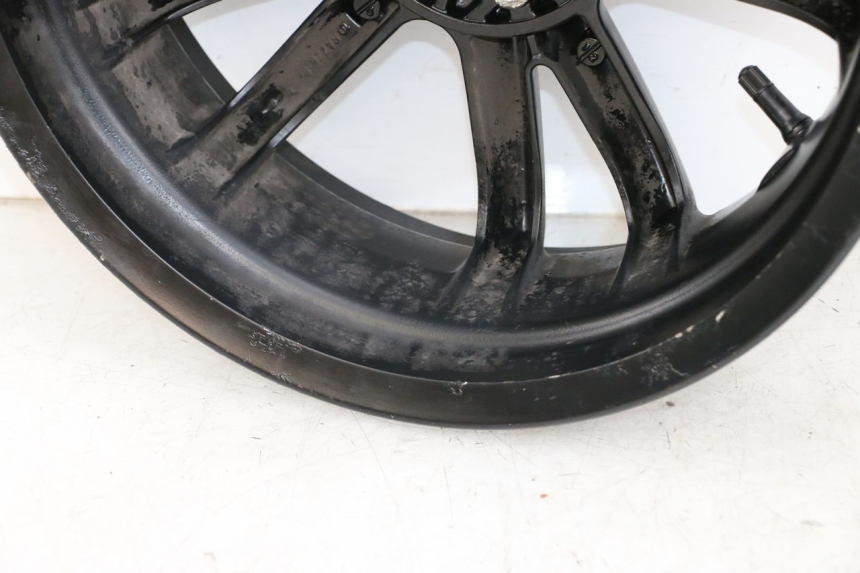 photo de REAR WHEEL RIM PIAGGIO MP3 500 (2011 - 2015) - Zoom on usage condition