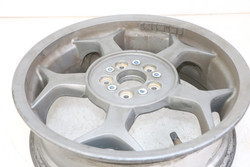 photo de REAR WHEEL RIM PIAGGIO MP3 500 (2014 - 2017) - Zoom on usage condition