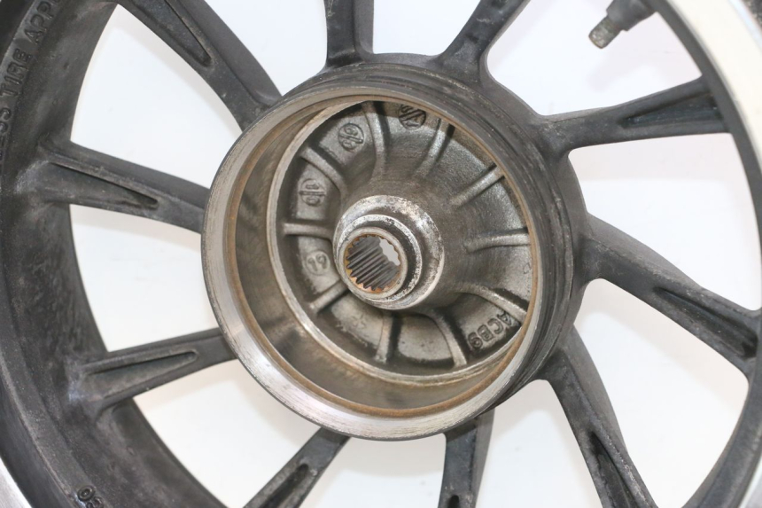 photo de REAR RIM KYMCO LIKE 4T 50 (2019 - 2025) - Fixing points details