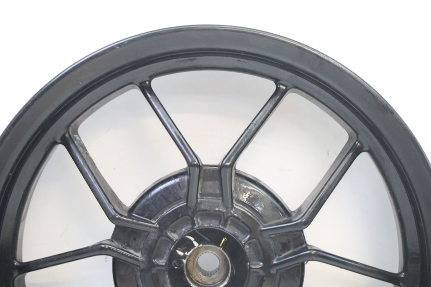 photo de REAR WHEEL RIM PIAGGIO NEW TYPHOON 50 (2018 - 2021) - Alternative perspective