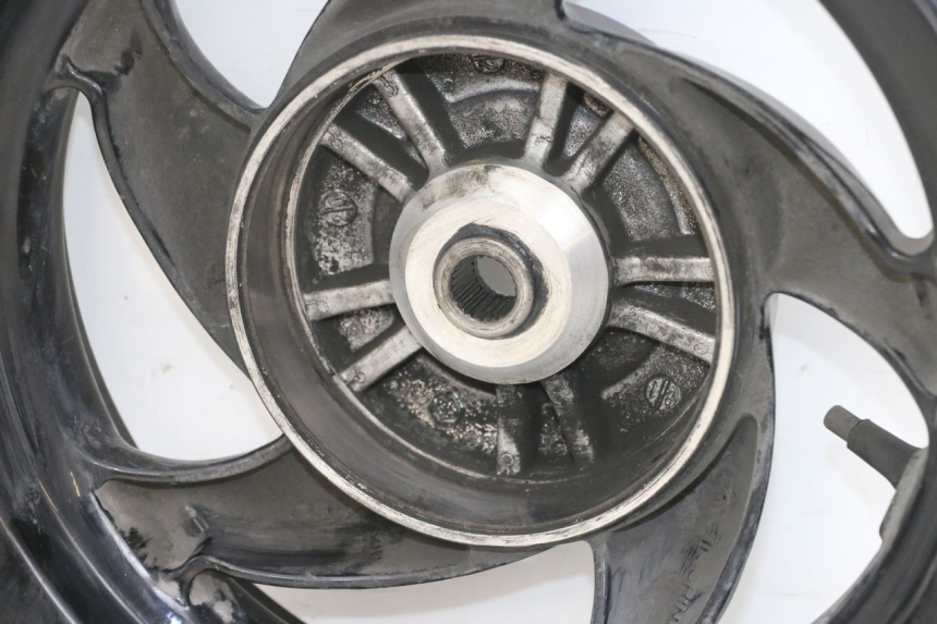 photo de REAR WHEEL RIM PIAGGIO NEW TYPHOON 50 (2018 - 2021) - Technical close-up