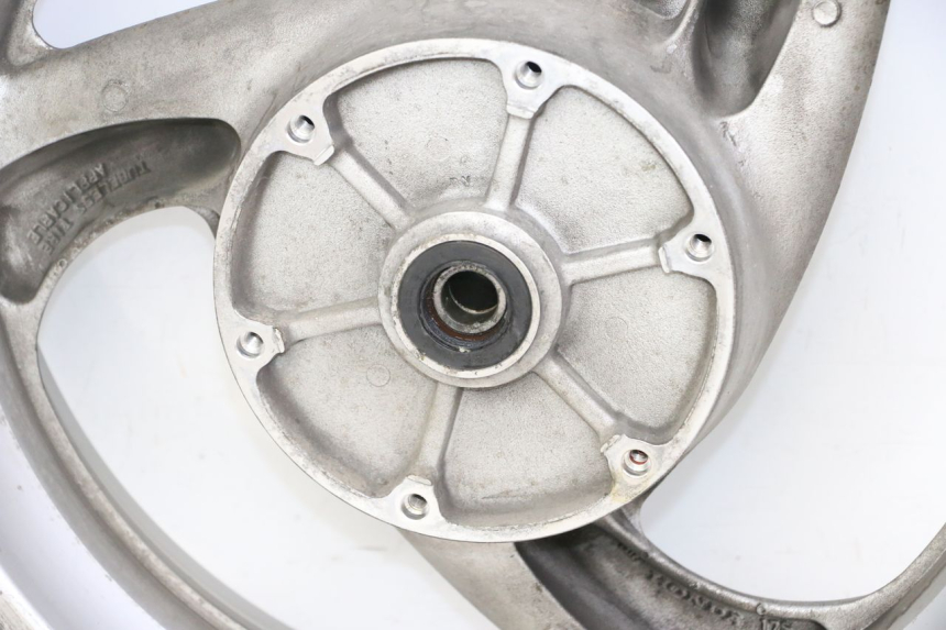 photo de REAR RIM HONDA NTV DEAUVILLE 650 (2001 - 2006) - Focus on structure