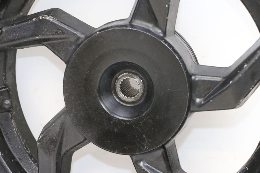 photo de REAR WHEEL SYM ORBIT III 3 4T 50 (2018 - 2021) - High-resolution close-up