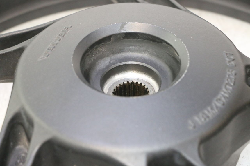 photo de REAR WHEEL RIM HONDA PCX (JF28) 125 (2009 - 2011) - Additional view of the item
