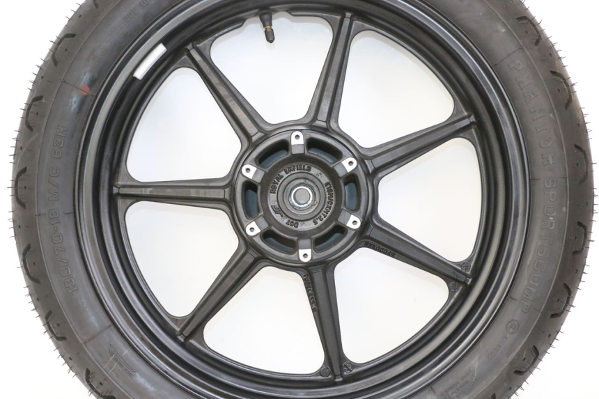 photo de REAR RIM ROYAL ENFIELD CONTINENTAL GT 650 (2019 - 2024) - Distinctive features