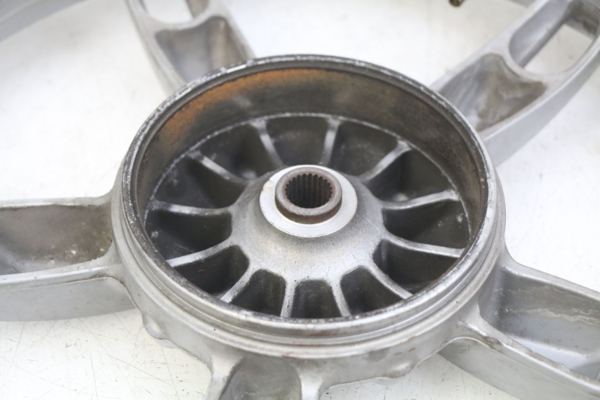 photo de REAR WHEEL RIM APRILIA SCARABEO 100 (2003 - 2012) - Zoom on usage condition