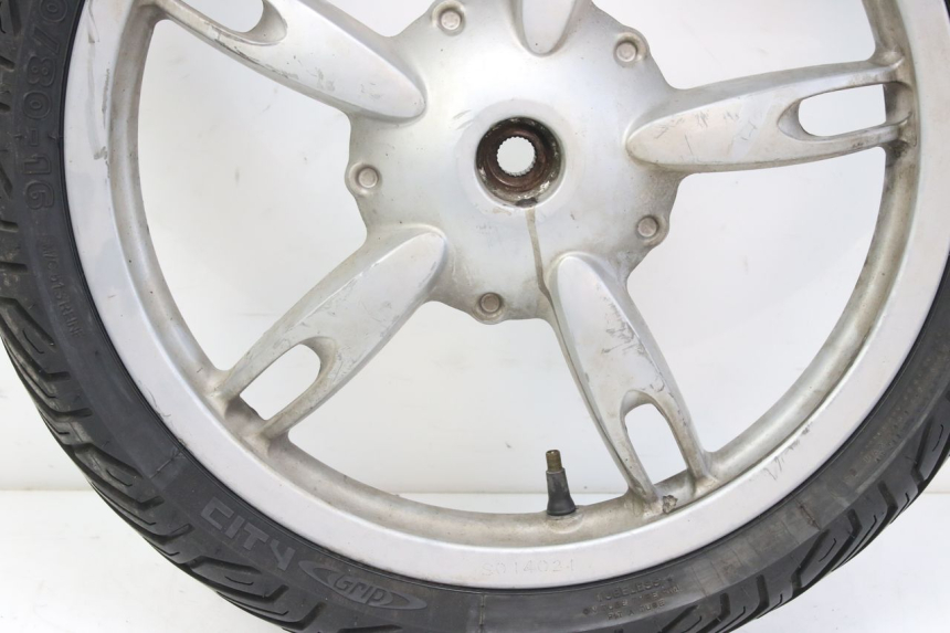 photo de REAR WHEEL RIM APRILIA SCARABEO 100 (2003 - 2012) - Distinctive features