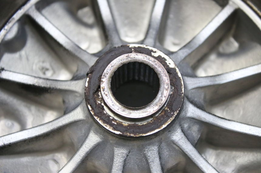 photo de REAR WHEEL RIM APRILIA SCARABEO 100 (2003 - 2012) - Alternative perspective