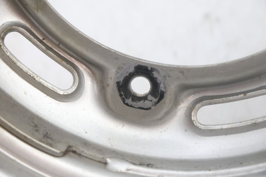 photo de REAR WHEEL RIM HONDA SCV LEAD 100 (2003 - 2007) - Distinctive features