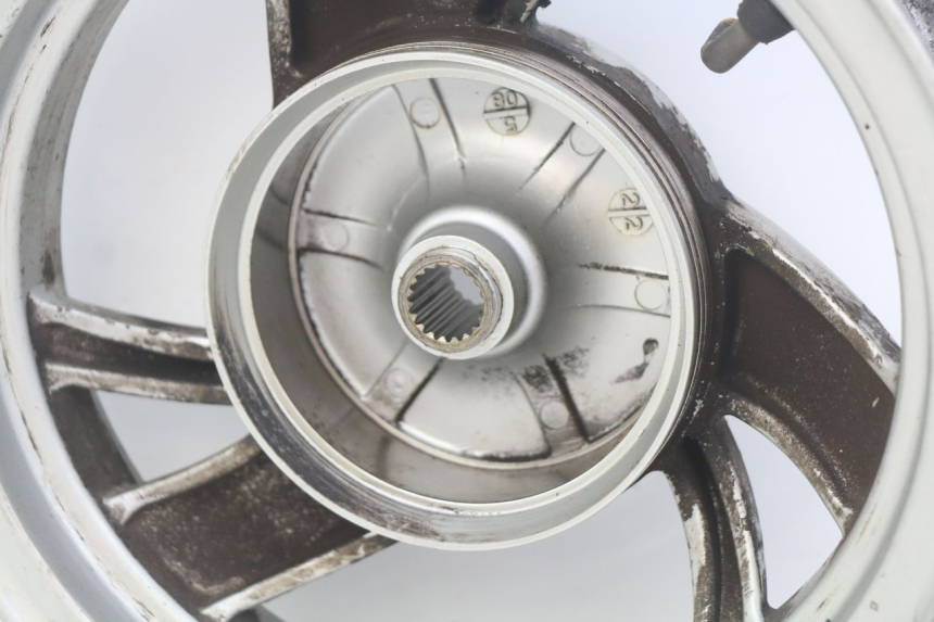 photo de REAR WHEEL RIM KYMCO SENTO 100 (2008 - 2013) - Technical close-up