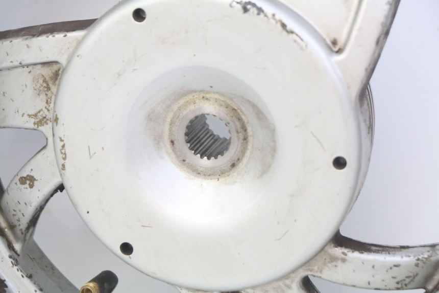 photo de REAR WHEEL RIM KYMCO SENTO 100 (2008 - 2013) - Fixing points details