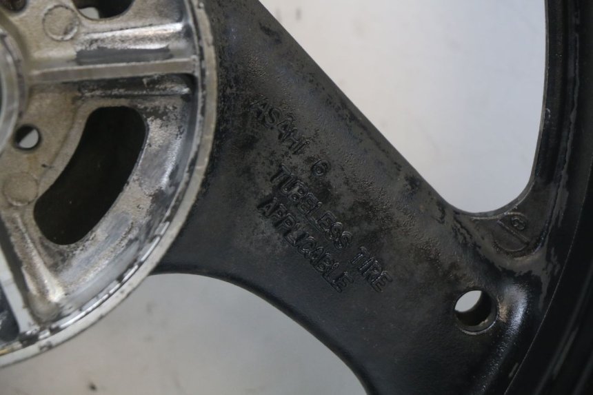photo de REAR RIM SUZUKI GS F 500 (2004 - 2007) - Surface and material condition