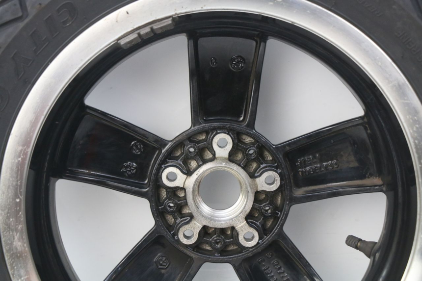 photo de REAR WHEEL RIM PIAGGIO VESPA GTS IGET ABS 125 (2017 - 2023) - Alternative perspective