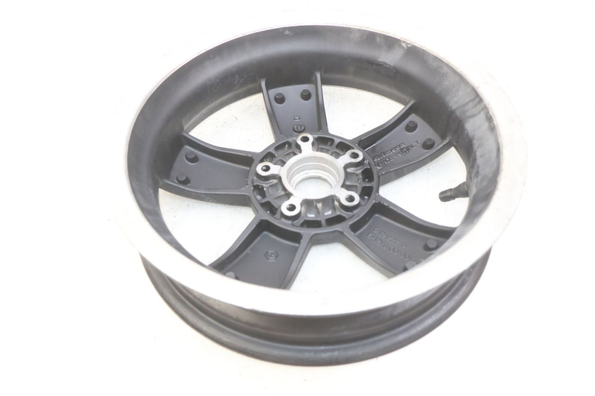 photo de REAR WHEEL RIM PIAGGIO VESPA GTS SUPER IE 125 (2009 - 2016) - Distinctive features