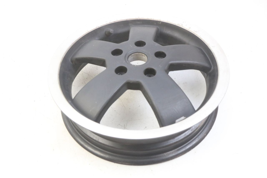 photo de REAR WHEEL RIM PIAGGIO VESPA GTS SUPER IE 125 (2009 - 2016) - Technical close-up