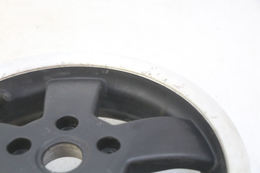 photo de REAR WHEEL RIM PIAGGIO VESPA GTS SUPER IE 125 (2009 - 2016) - Fixing points details