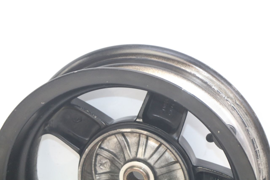 photo de REAR WHEEL RIM PIAGGIO VESPA S 2T 50 (2007 - 2014) - Alternative perspective