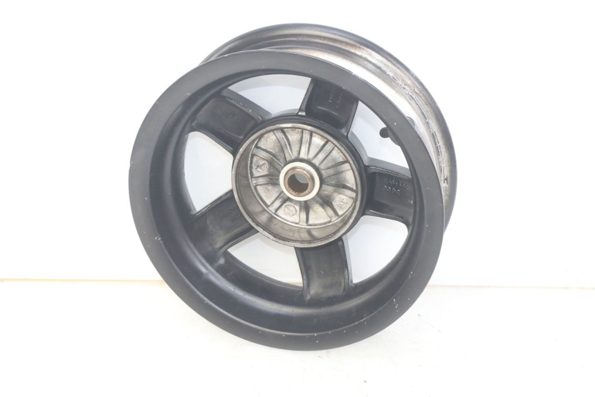 photo de REAR WHEEL RIM PIAGGIO VESPA S 2T 50 (2007 - 2014) - Technical close-up