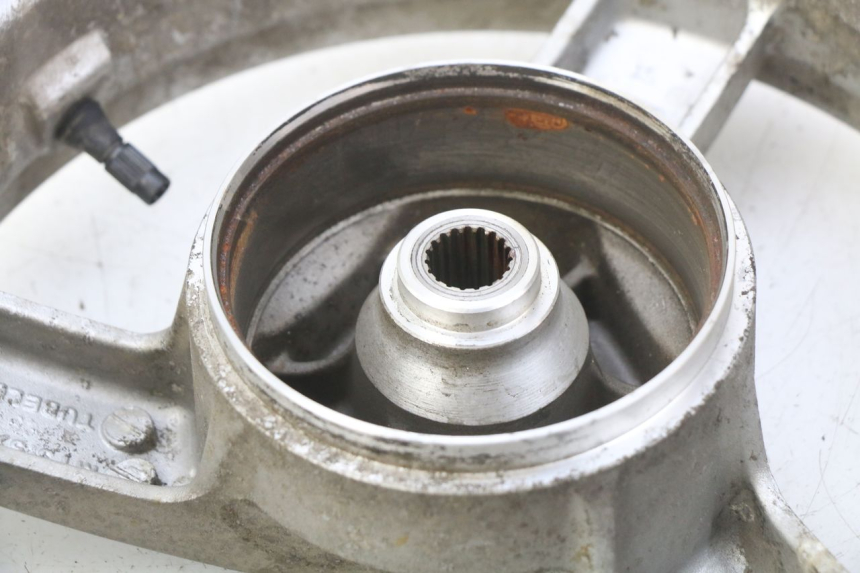 photo de REAR WHEEL RIM PEUGEOT VIVACITY NEW 2T 50 (2008 - 2017) - Additional view of the item