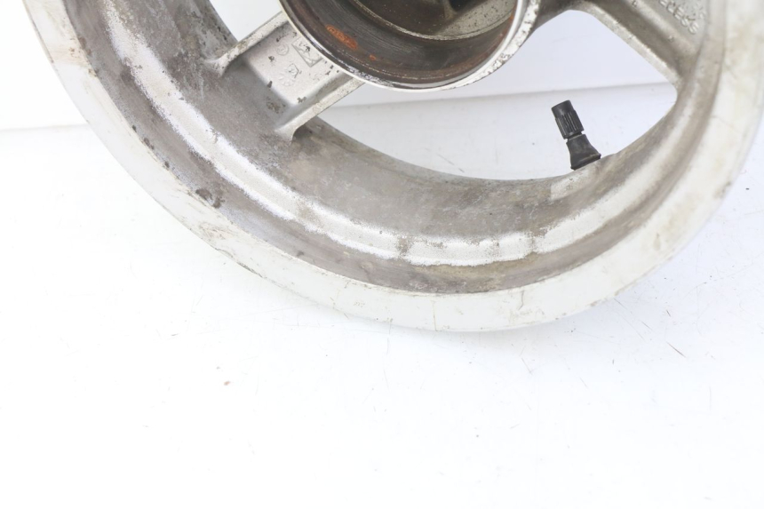 photo de REAR WHEEL RIM PEUGEOT VIVACITY NEW 2T 50 (2008 - 2017) - Zoom on usage condition