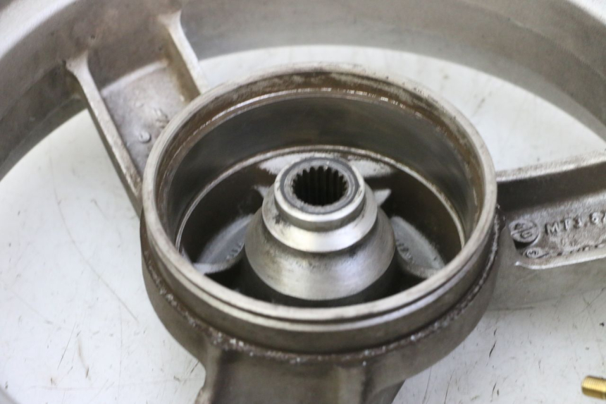 photo de REAR WHEEL RIM PEUGEOT VIVACITY NEW 4T 50 (2008 - 2017) - Component zoom