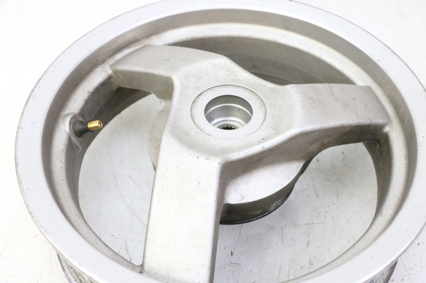 photo de REAR WHEEL RIM PEUGEOT VIVACITY NEW 4T 50 (2008 - 2017) - High-resolution close-up