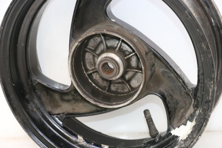 photo de REAR WHEEL RIM PEUGEOT VIVACITY 50 (1998 - 2003) - Zoom on usage condition