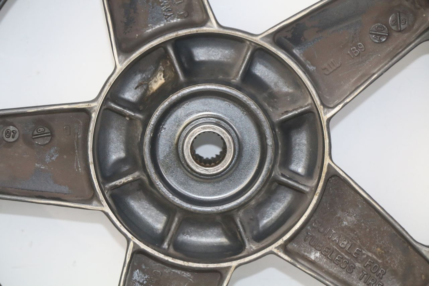 photo de REAR WHEEL RIM YAMAHA XMAX X-MAX 125 (2006 - 2009) - High-resolution close-up