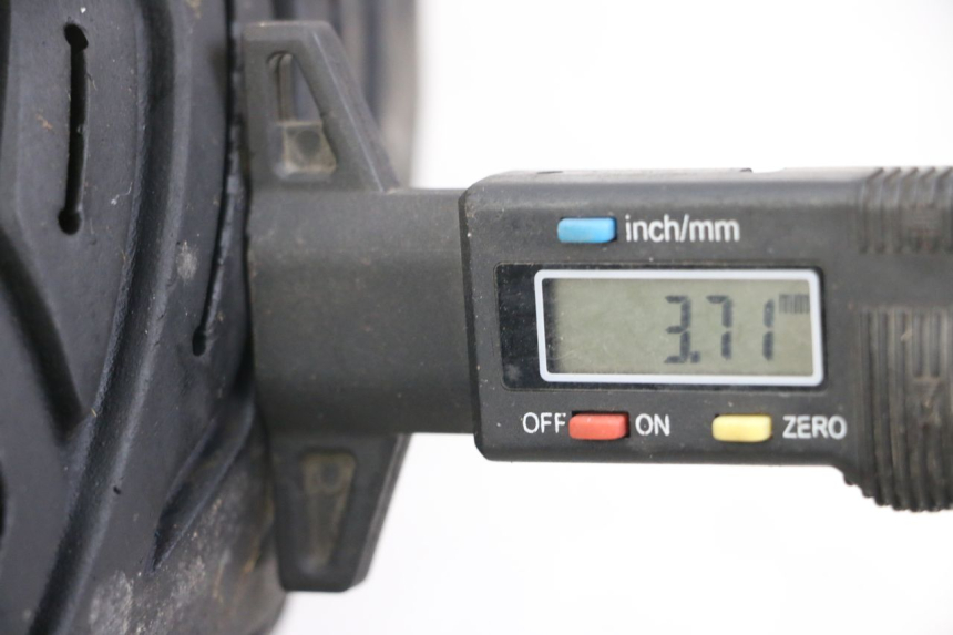 photo de REAR WHEEL RIM YAMAHA XMAX X-MAX 125 (2006 - 2009) - Zoom on usage condition