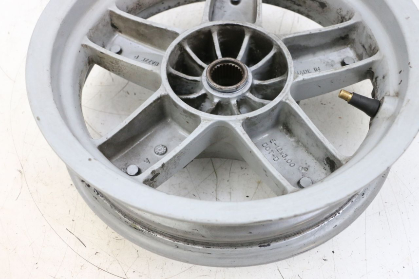 photo de REAR WHEEL RIM PIAGGIO X8 125 (2004 - 2007) - Alternative perspective