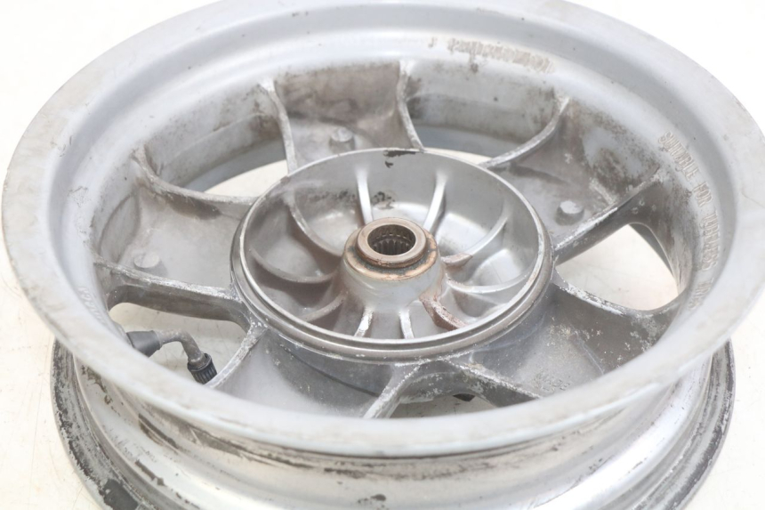 photo de REAR WHEEL RIM YAMAHA YP MAJESTY 125 (1998 - 2001) - Zoom on usage condition