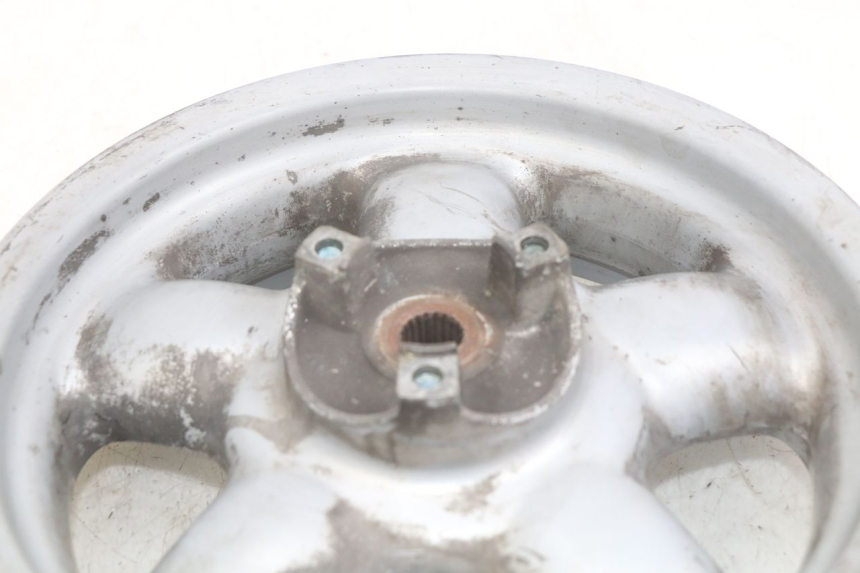 photo de REAR WHEEL RIM YAMAHA YP MAJESTY 125 (1998 - 2001) - Technical close-up