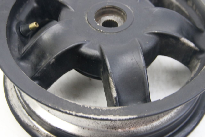 photo de REAR WHEEL RIM PIAGGIO ZIP 2T 50 (2009 - 2019) - Focus on structure