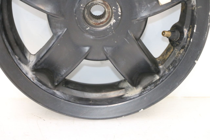 photo de REAR WHEEL RIM PIAGGIO ZIP 4T 50 (2018 - 2020) - Zoom on usage condition