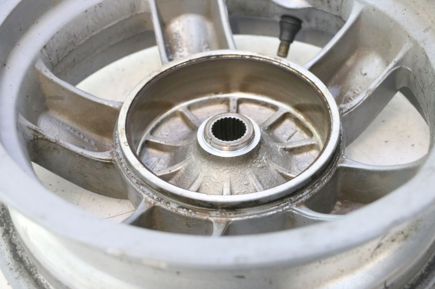 photo de REAR RIM PIAGGIO ZIP 4T 50 (2006 - 2017) - Component zoom