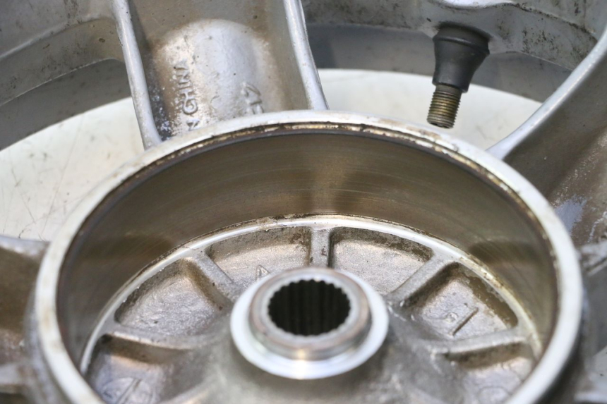 photo de REAR RIM PIAGGIO ZIP 4T 50 (2006 - 2017) - High-resolution close-up