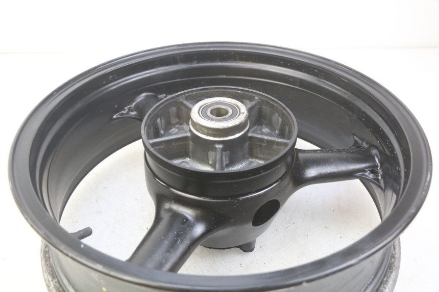 photo de REAR WHEEL RIM KAWASAKI ZX-6R ZX6R 600 (1995 - 1997) - Alternative perspective