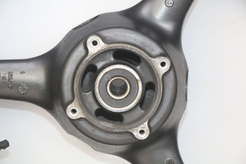 photo de REAR WHEEL RIM KAWASAKI ZX-6R ZX6R 600 (1995 - 1997) - Detailed visual inspection