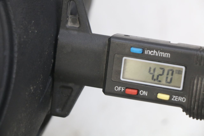 photo de REAR WHEEL RIM KAWASAKI ZX-6R ZX6R 600 (1995 - 1997) - Zoom on usage condition