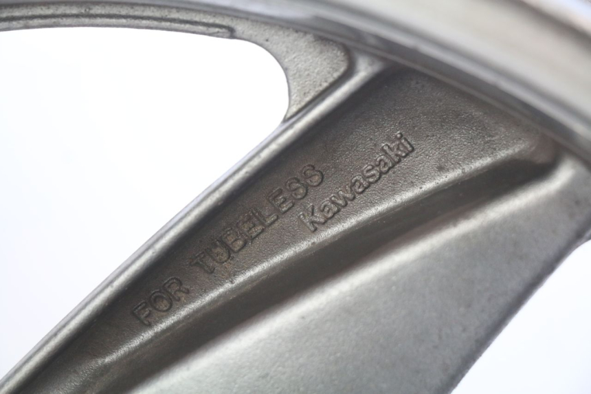 photo de REAR WHEEL RIM KAWASAKI ZZR 600 (1995 - 2004) - Alternative perspective