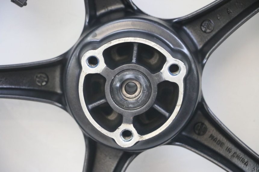 photo de FRONT WHEEL YAMAHA AEROX 2T 50 (2013 - 2017) - High-resolution close-up