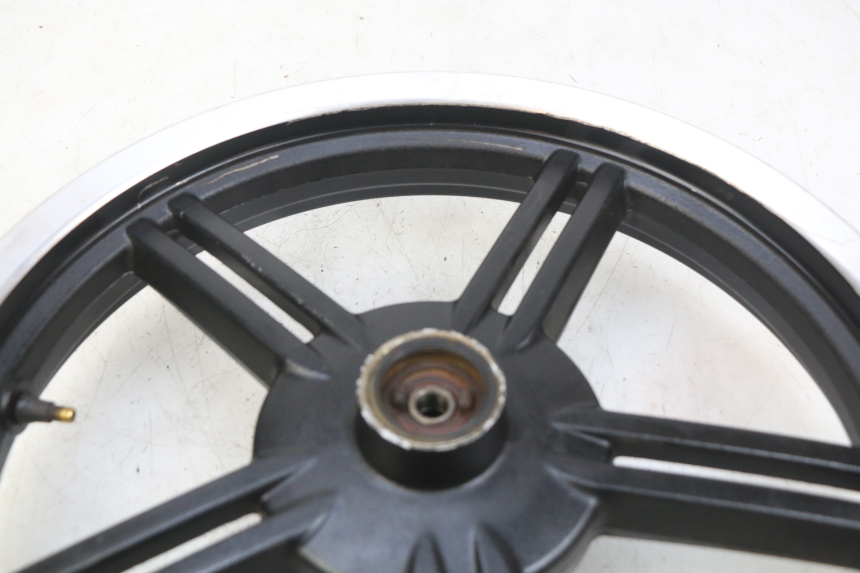 photo de FRONT WHEEL RIM KYMCO AGILITY 16+ 4T 50 (2018 - 2023) - Technical close-up