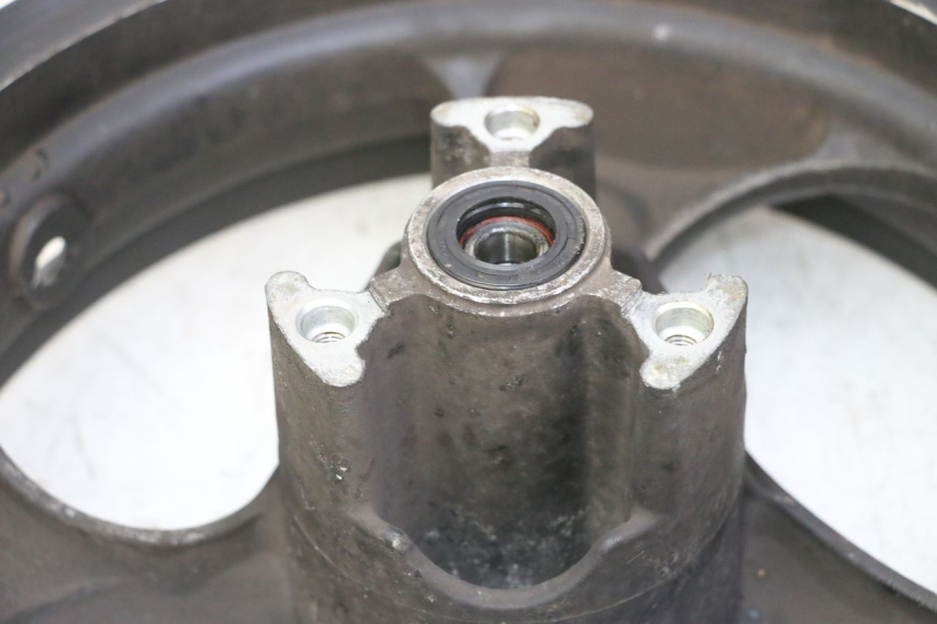 photo de FRONT WHEEL RIM KYMCO AGILITY 4T 50 (2005 - 2018) - Zoom on usage condition