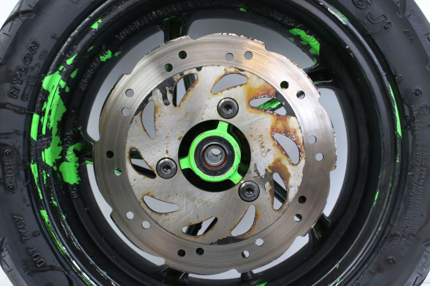 photo de FRONT WHEEL RIM KYMCO AGILITY NAKED RENOUVO 4T 50 (2018 - 2020) - Zoom on usage condition