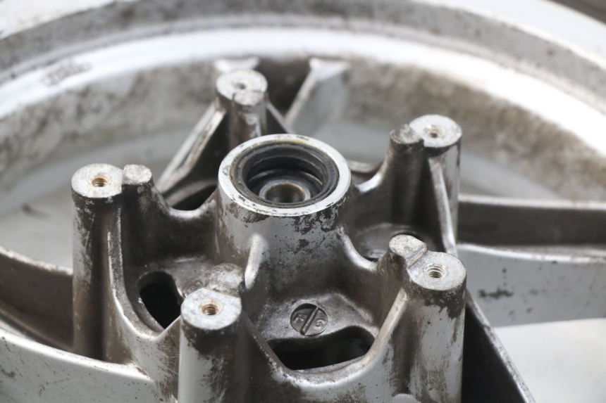 photo de FRONT RIM APRILIA ATLANTIC 125 (2003 - 2009) - Alternative perspective