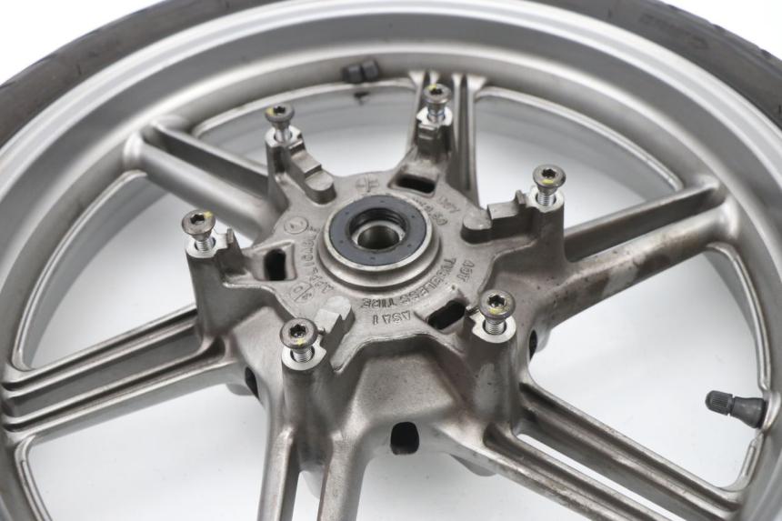photo de FRONT WHEEL RIM HONDA CBF 500 (2004 - 2007) - Technical close-up