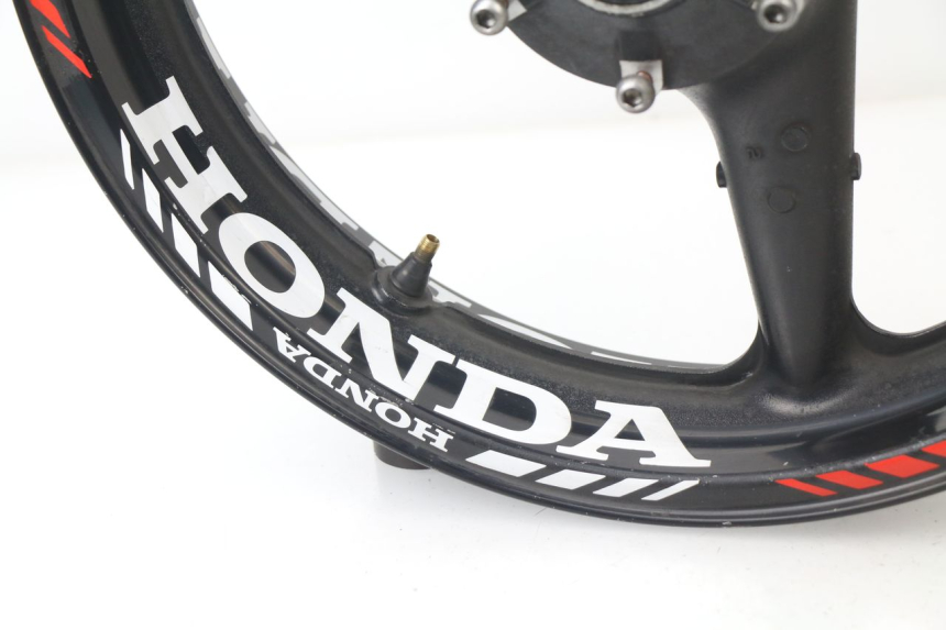 photo de FRONT RIM HONDA CBR 929 RR FIREBLADE 900 (2000 - 2001) - High-resolution close-up